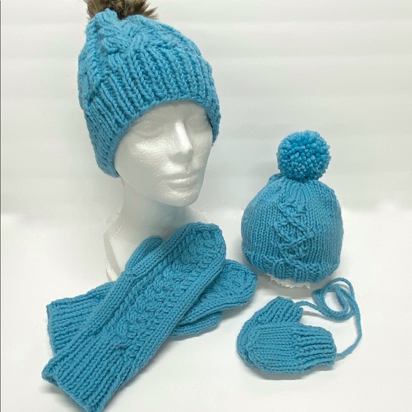 NWT Hand Knit Mommy and Me Winter Set